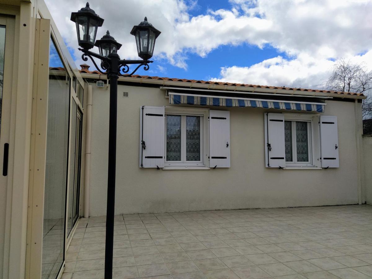 Maison Plain Pied Avec Jardin, Terrasse Et Veranda Cognac Exterior photo